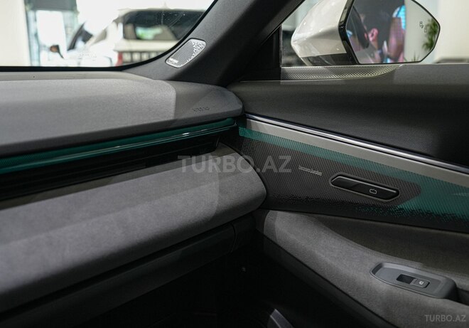 Lynk & Co 08-25