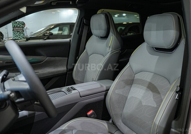 Lynk & Co 08-21
