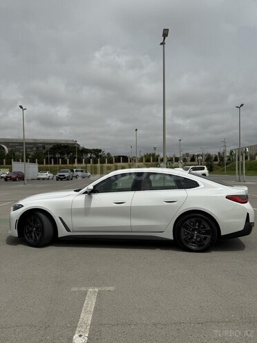 BMW i4-5