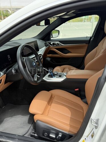 BMW i4-8