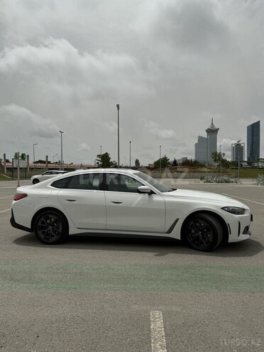 BMW i4-3