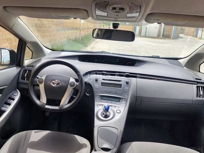 Toyota Prius-6