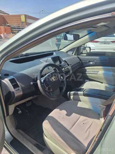 Toyota Prius-5