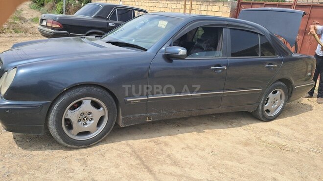 Mercedes E 270 2001, 535,200 km - 2.7 l - Salyan