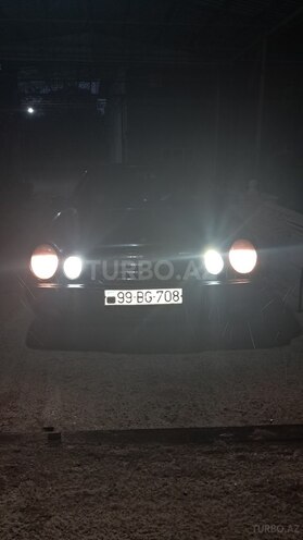 Mercedes E 270 2001, 535,200 km - 2.7 l - Salyan