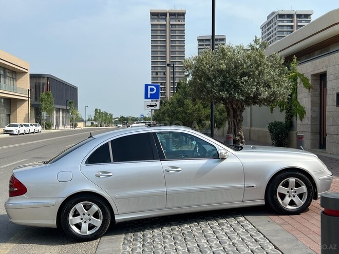 Mercedes E 270-4
