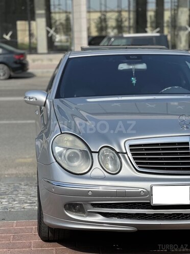 Mercedes E 270-16