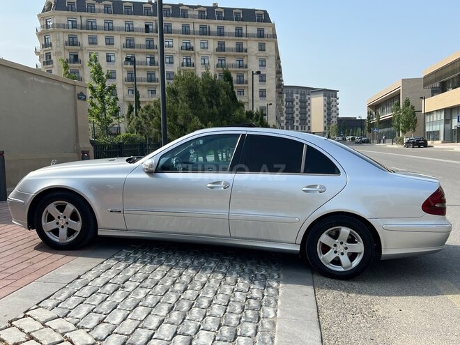 Mercedes E 270-5
