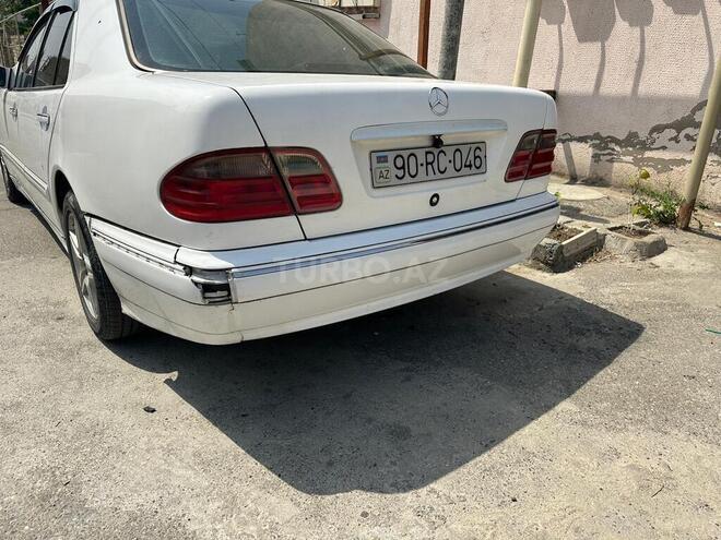 Mercedes E 220 2000, 450,000 km - 2.2 l - Bakı