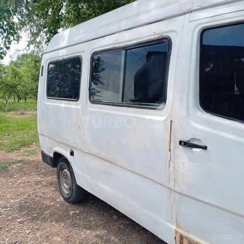 Mercedes 208 D 1994, 300,000 km - 2.3 л - Şabran