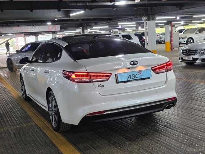 Kia K5-4