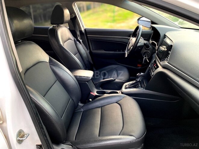 Hyundai Avante 2015, 200,000 km - 1.6 л - Bakı