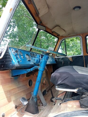 MAZ 5549 1990, 300,000 km - 11.0 l - Şəki