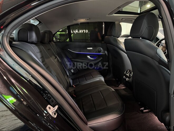 Mercedes E 300 e 4MATIC-12