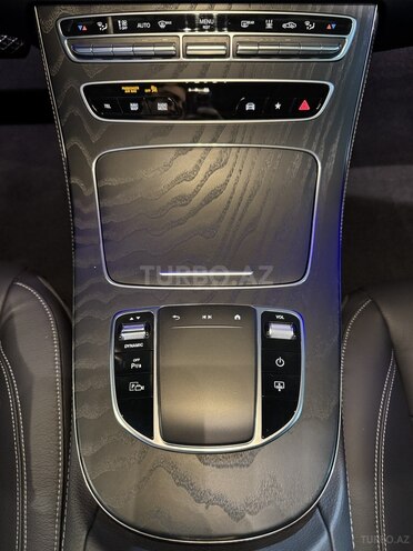 Mercedes E 300 e 4MATIC-17