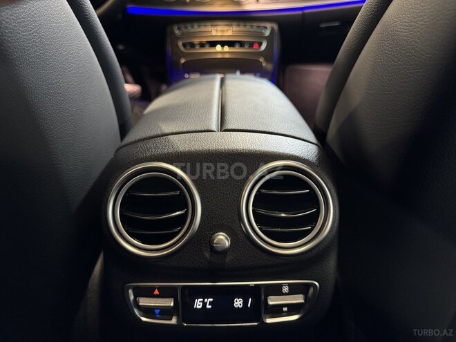 Mercedes E 300 e 4MATIC-21