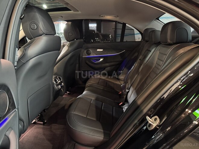 Mercedes E 300 e 4MATIC-13