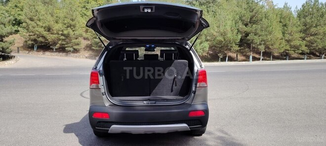 Kia Sorento 2010, 365,000 km - 2.0 l - Qusar