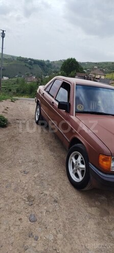 Mercedes 190 1983, 297,536 km - 2.0 l - Yardımlı