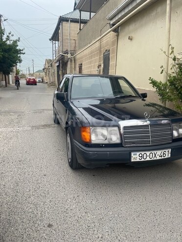 Mercedes E 230 1989, 322,000 km - 2.3 l - Bakı