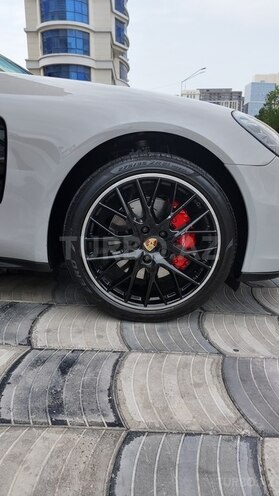 Porsche Panamera 4S-7