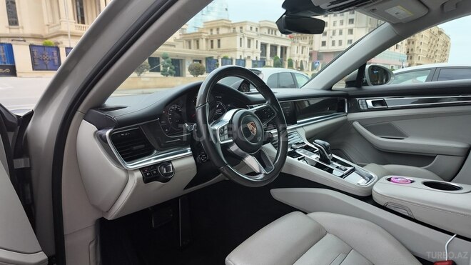 Porsche Panamera 4S-4