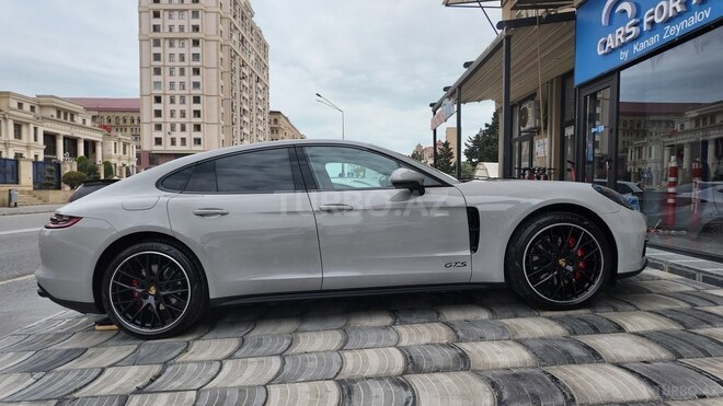 Porsche Panamera 4S-10