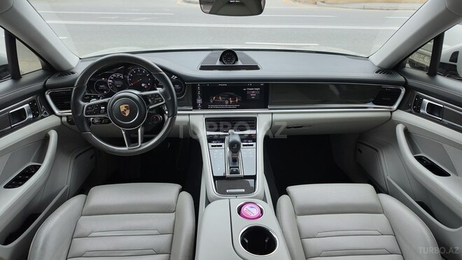 Porsche Panamera 4S-2