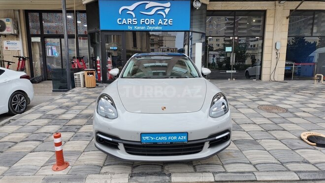 Porsche Panamera 4S-1