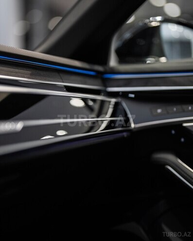 Audi A8-9