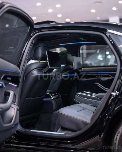 Audi A8-12