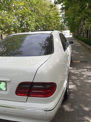 Mercedes E 220 d 2001, 499,999 km - 2.2 л - Bakı