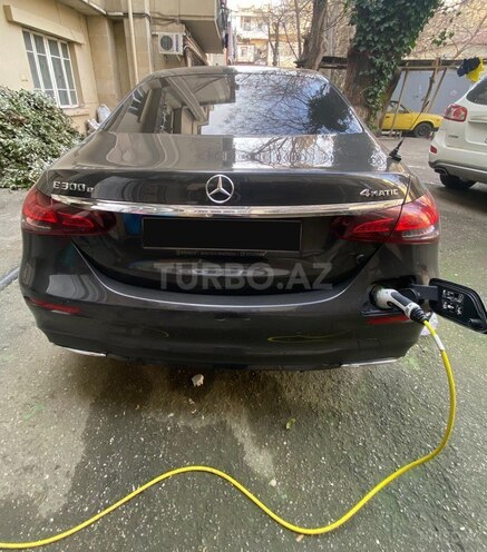 Mercedes E 300 e 4MATIC 2023, 44,270 km - 2.0 l - Bakı