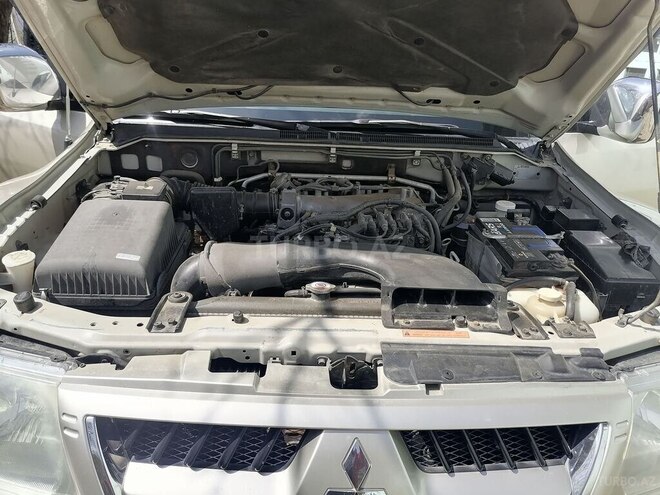 Mitsubishi Pajero 2004, 302,456 km - 3.0 l - Yardımlı