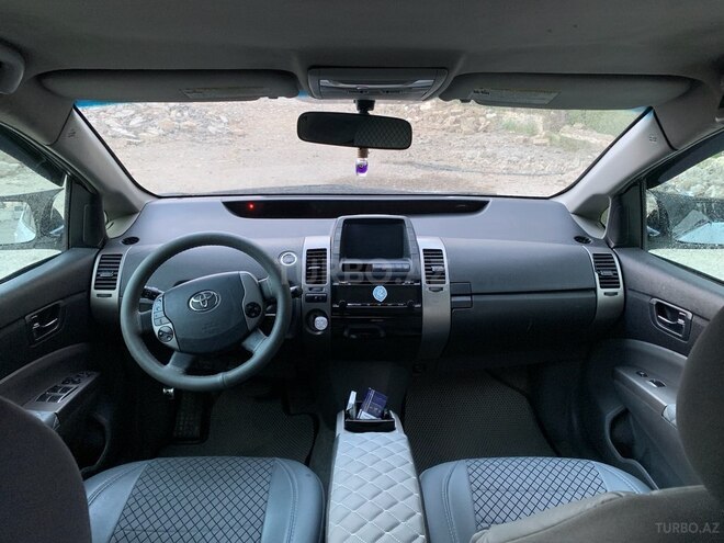 Toyota Prius-8