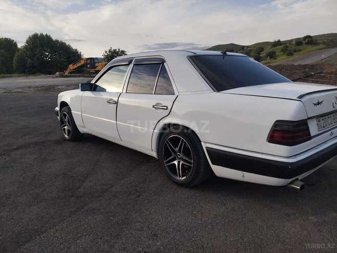 Mercedes E 200 d 1990, 378,679 km - 2.0 l - Cəbrayıl