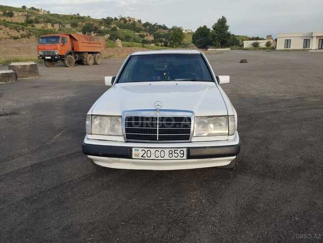 Mercedes E 200 d 1990, 378,679 km - 2.0 l - Cəbrayıl
