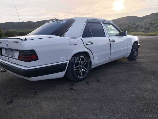 Mercedes E 200 d 1990, 378,679 km - 2.0 l - Cəbrayıl