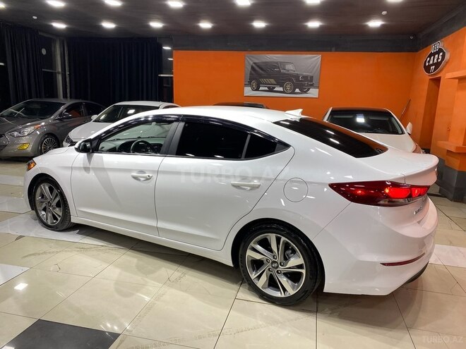 Hyundai Elantra-8