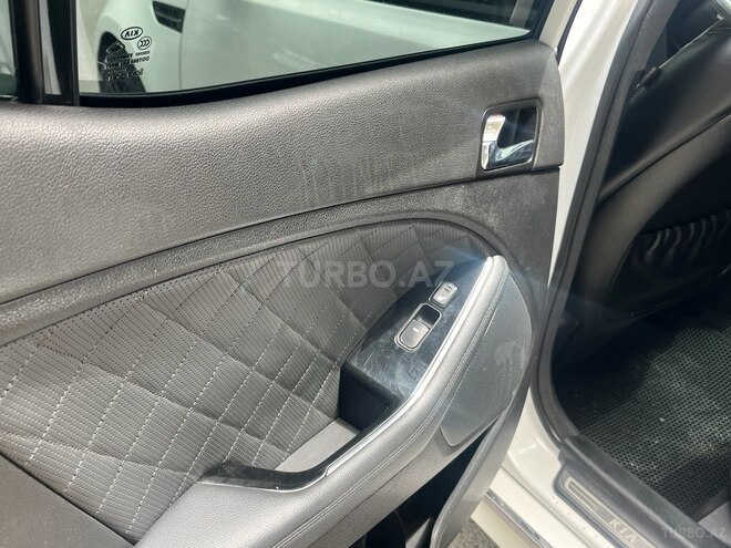 Kia K5-17