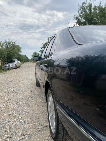 Mercedes E 220 d 1999, 290,000 km - 2.2 l - Beyləqan
