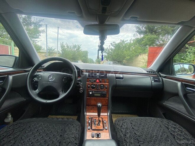 Mercedes E 220 d 1999, 290,000 km - 2.2 l - Beyləqan