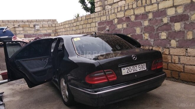 Mercedes E 240 1999, 346,589 km - 2.4 л - Gəncə