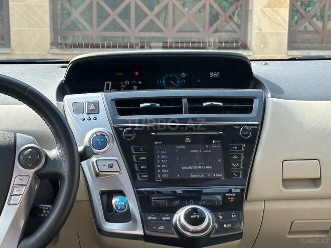 Toyota Prius V 2016, 96,000 km - 1.8 l - Bakı