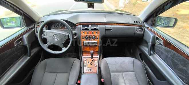 Mercedes E 240 1999, 264,000 km - 2.4 л - Sumqayıt