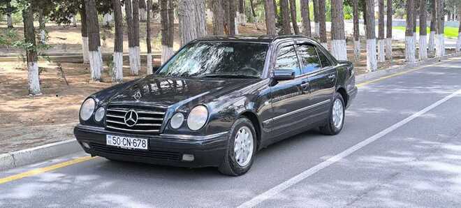 Mercedes E 240 1999, 264,000 km - 2.4 л - Sumqayıt