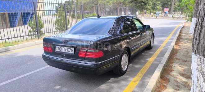 Mercedes E 240 1999, 264,000 km - 2.4 л - Sumqayıt