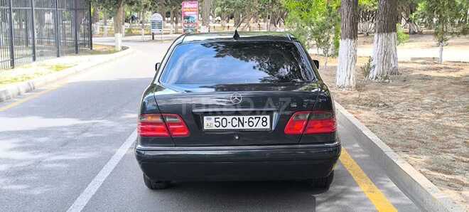 Mercedes E 240 1999, 264,000 km - 2.4 л - Sumqayıt
