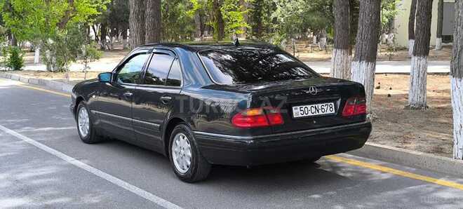 Mercedes E 240 1999, 264,000 km - 2.4 л - Sumqayıt