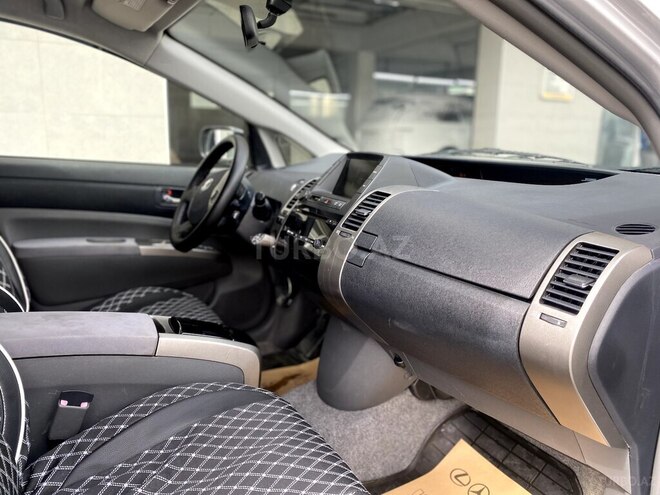 Toyota Prius-8